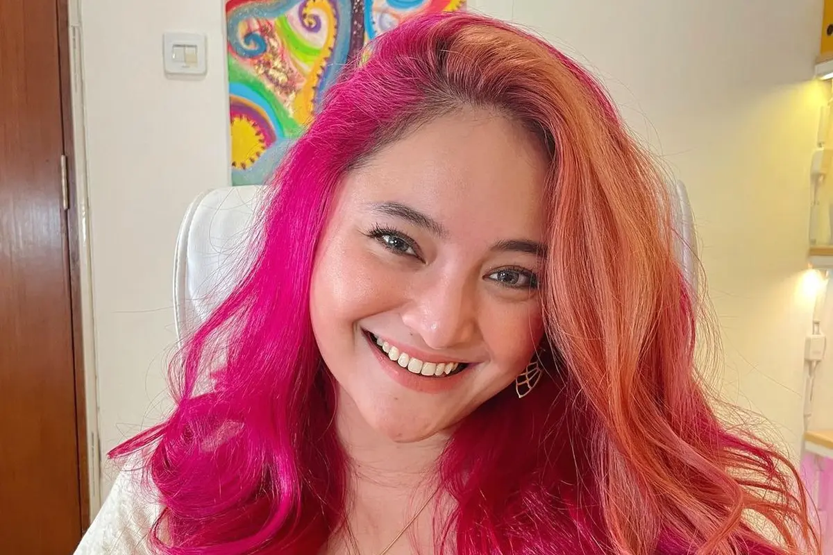 6 Potret Penampilan Baru Marshanda dengan Rambut Pink, Banjir Pujian