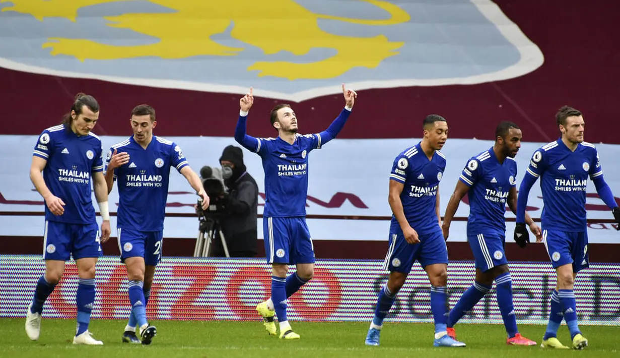 Pemain Leicester City, James Maddison, melakukan selebrasi usai mencetak gol ke gawang Aston Villa pada laga Liga Inggris di Stadion Villa Park, Minggu (21/2/2021). Leicester City menang dengan skor 1-2. (AP Photo/Rui Vieira, Pool)