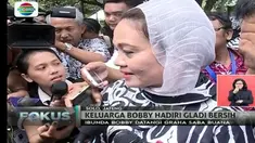 Ditemani Pangkostrad Letjen Edy Rahcmadi, Ibunda Bobby, Ade Hanifah mengecek gladi bersih pernikahan Kahiyang dan Bobby.