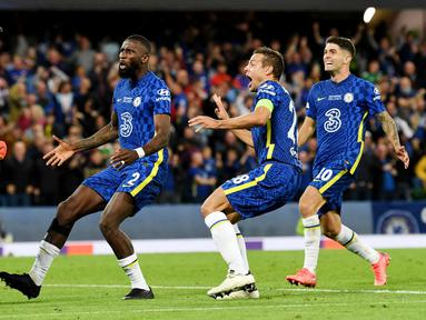 Kiper Chelsea, Kepa Arrizabalaga, sukses menjadi pahlawan usai membawa The Blues menjuarai Piala Super Eropa 2021 dengan menaklukkan Villarreal lewat babak adu penalti. (Foto: AFP/Paul Ellis)