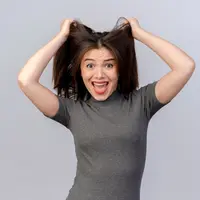 Ilustrasi Rambut Lepek Kusam Bau / Freepik by stoccking