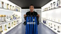 Inter Milan telah merampungkan transfer Dalbert Henrique dari OGC Nice pada 9 Agustus 2017. (dok. Inter Milan)