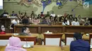 Suasana pertemuan Kami Musik Indonesia dengan Badan Legislasi DPR, Jakarta, Rabu (7/6).  Kedatangan Kami Musik Indonesia untuk memberikan masukan terkait RUU tentang Tata Kelola Musik atau Permusikan Indonesia. (Liputan6.com/Herman Zakharia)