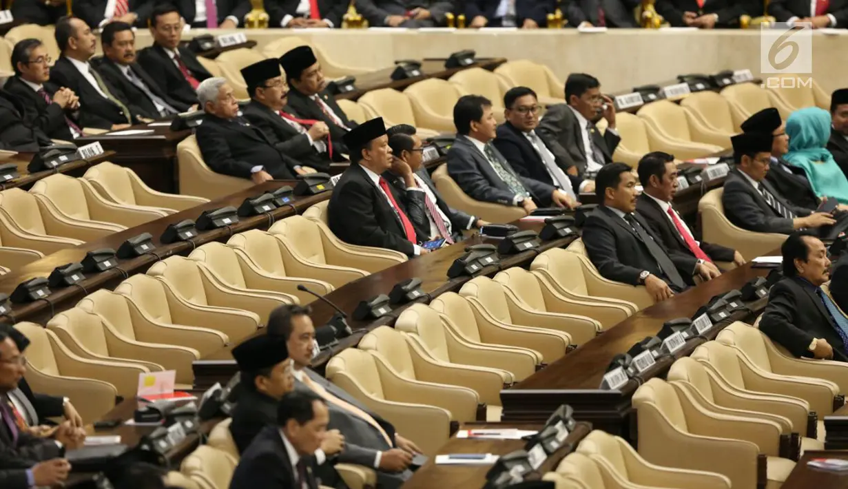 Suasana sidang bersama Tahunan DPR dan DPD 2017 di Kompleks Parlemen, Senayan, Jakarta, Rabu (16/8). Sidang itu beragendakan penyampaian pidato kenegaraan Presiden Jokowi dalam rangka HUT Ke-72 Kemerdekaan Republik Indonesia. (Liputan6.com/Johan Tallo)