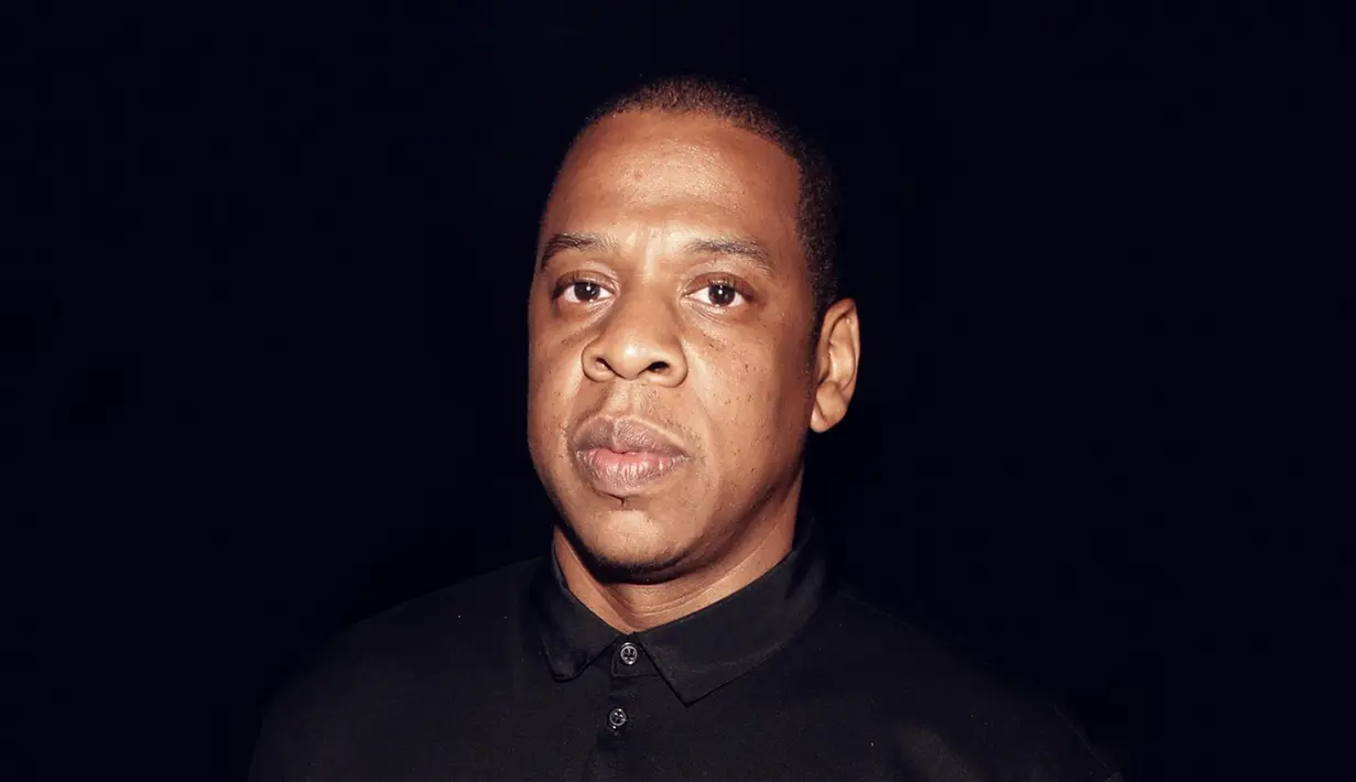 Jay Z memberikan beasiswa bagi para mahasiswa yang miliki prestasi di bidang kepemimpinan dan pelayanan komunitas. (grammy.com)