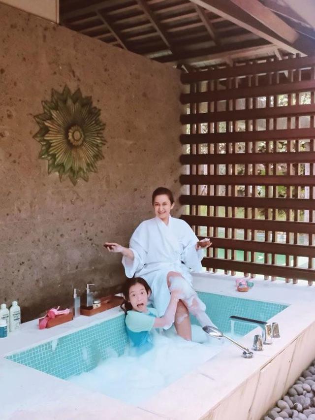 6 Momen Nafa Urbach Bareng Zack Lee Rayakan Ulang Tahun Anak di Bali