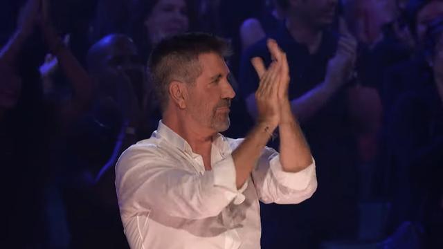 Reaksi Simon Cowell melihat penampilan Putri Ariani dalam America's Got Talent. (Instagram/ agt)