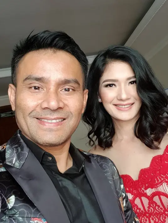 Setelah lima tahun berjuang, akhirnya Judika mendapat restu dari orangtua Duma. Pasangan ini pun menikah pada 31 Agustus 2013, kini mereka sudah dikaruniai dua buah hati. (Foto: instagram.com/duma_riris)