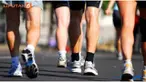 nda mungkin berjalan untuk mempertahankan berat badan sekaligus menjaga kesehatan. Tapi, Anda juga bisa berjalan kaki untuk memperkuat tulang. Berjalan kaki bisa menurunkan risiko tulang keropos sebanyak 30 persen, 