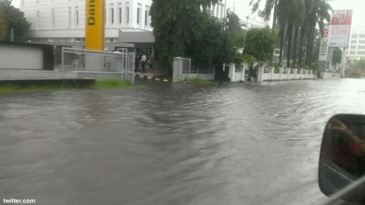 klapa-gading-banjir-140205a.jpg