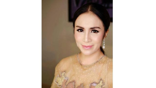 6 Gaya Momo Geisha Berdandan Bak Pejabat, Jadi Sorotan Publik