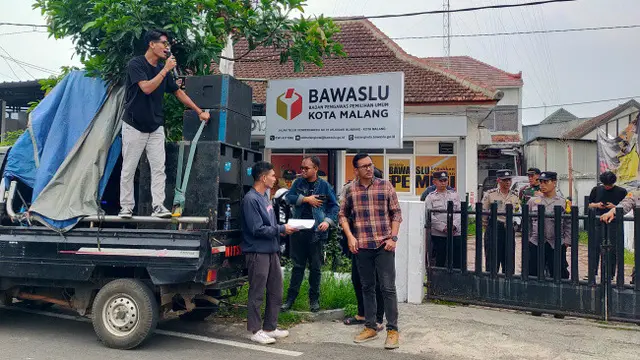 Massa Mahasiswa Tuntut Bawaslu Tegas Proses Pelanggaran Pilkada Kota Malang