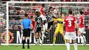 Manchester United menelan kekalahan saat melawan Wrexham dalam laga ujicoba. Setan Merah dihajar dengan skor akhir 1-3. (Patrick T. Fallon/AFP)