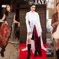 Batik tak hanya dapat dikenakan untuk tampilan yang anggun. Dengan paduan boots, batik jadi terlihat lebih edgy, seperti Eva Celia, Mikha Tambayong, hingga Maudy Ayunda [@evacelia @miktambayong @maudyayunda]