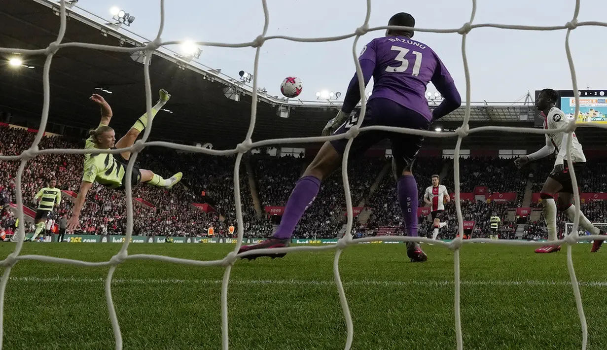 <p>Gol kemenangan Manchester City dicetak oleh Erling Haaland dua gol dan dua gol lagi disumbangkan Jack Grealish dan Julian Alvarez. (AP Photo/Frank Augstein)</p>