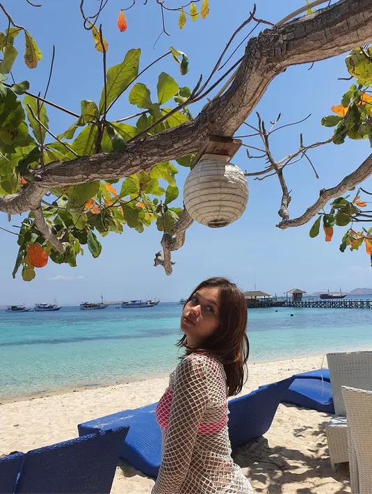 Pemeran Sasha di sinetron Mermaid In Love ini memang sedang naik daun sebagai pesinetron. Efeknya, kini banyak yang mengenalnya. Tak heran jika kini ia memiliki jumlah followers Instagram yang banyak capai 5,2 juta. (Liputan6.com/IG/rklopperr)