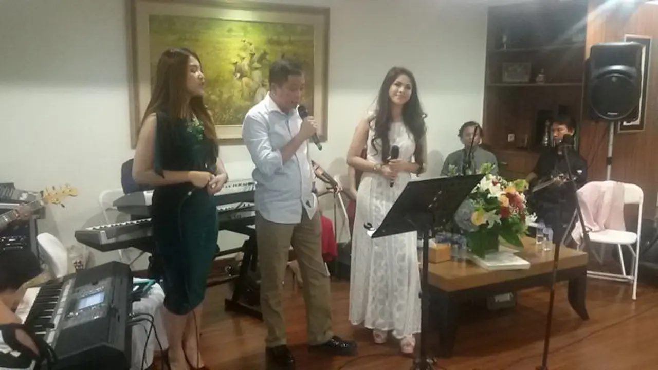 Menteri Perhubungan Ignasius Jonan menggelar open house di rumah dinasnya di Kompleks Widya Candra pada Minggu (3/1/2016) siang.