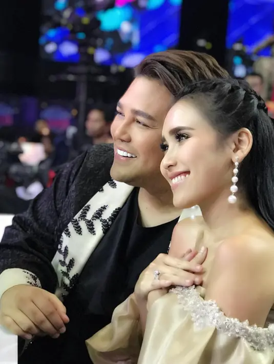 Tak hanya berbeda profesi, Ivan Gunawan dan Ayu Ting Ting juga terpaut umur yang cukup jauh. (Foto: instagram.com/ivan_gunawan)