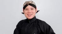 Dhimas Tedjo atau Dhimas Blangkon, begitu banyak orang menyebutnya, merupakan salah satu seniman berpotensi yang dimiliki Gunungkidul. (Liputan6.com/ Hendro Ary Wibobo)