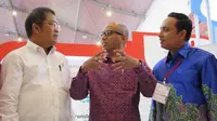 (Ki-ka): Menteri Komunikasi dan Informatika, Rudiantara, Ketua Umum APJII, Jamalul Izza, dan Direktur Digital Services XL, Ongki Kurniawan.