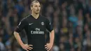 2. Zlatan Ibrahimovic, striker gaek asal Swedia ini bak gulali bagi klub-klub Liga Premier Inggris. Menurut London Evening Standard, bomber PSG itu sudah menerima penawaran dari banyak klub di negeri Ratu Elizabeth itu. (AFP/Oli Scarff)