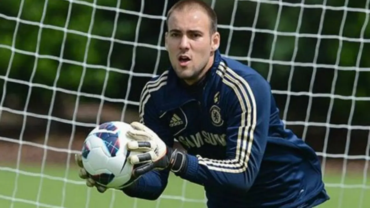 Kiper cadangan Chelsea, Matej Delac (Foto: Marca)