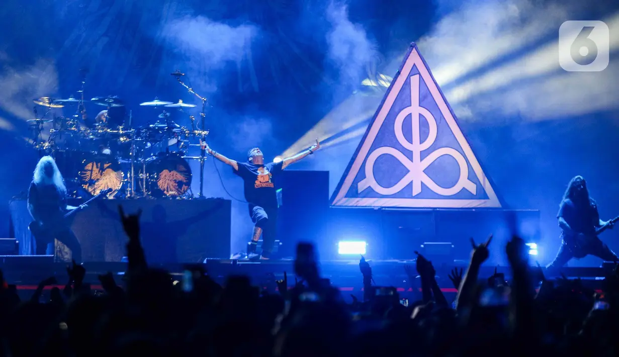 Penampilan grup band asal  Amerika Lamb of God saat tampil pada Festival musik hammersonic 2024 di Pantai Carnaval Ancol, Jakarta, Minggu (5/5/2024). (Liputan6.com/Herman Zakharia)