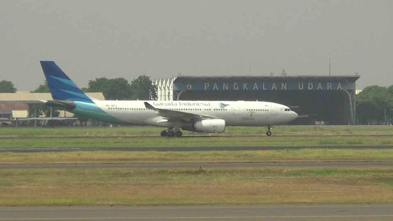 Cuaca Buruk, Pesawat Garuda Mendarat Darurat di Bandara Juanda