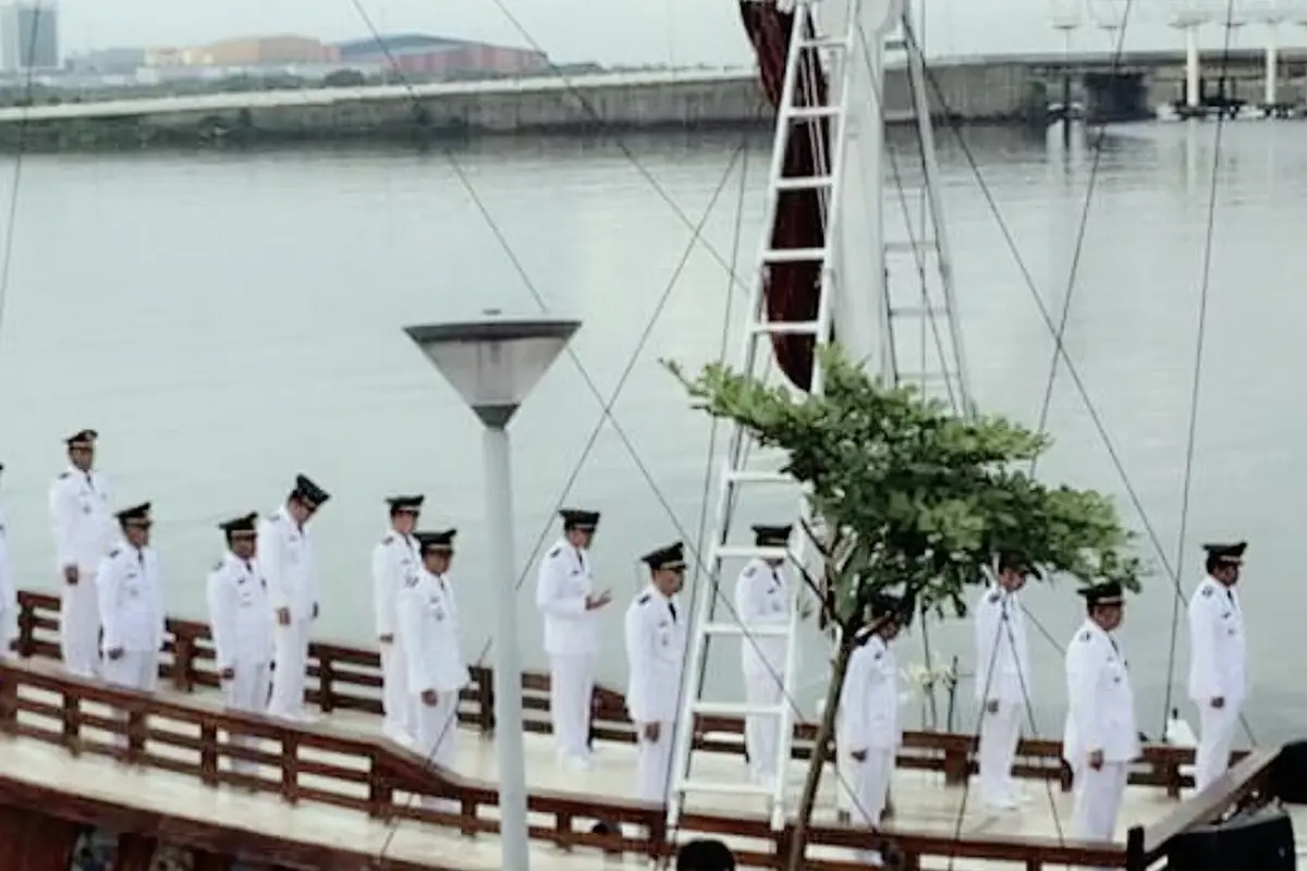 Cara Wali Kota Danny Didik Pejabat, dari Kuburan Hingga di Perahu