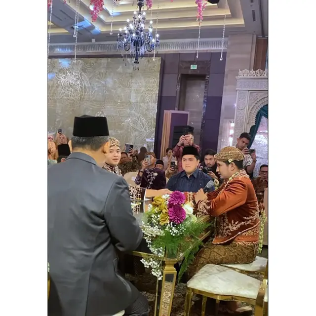 6 Potret Akad Nikah Chand Kelvin dan Dea Sahirah, Mahar 77 Gram Logam Mulia