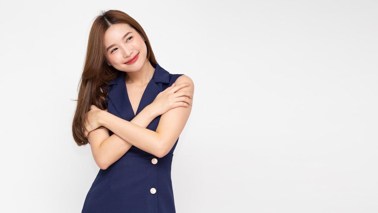 Perempuan dengan Gaya Dewasa.