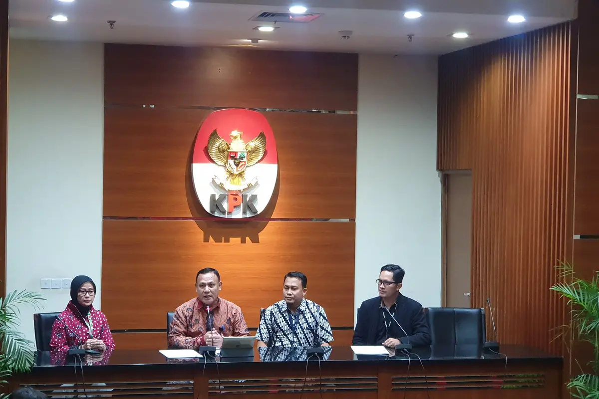 Ketua KPK Firli Bahuri memperkenalkan dua Plt Jubir KPK pengganti Febri Diansyah