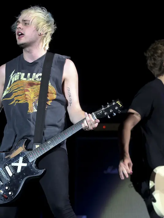 Michael Clifford dan kawan-kawan ternyata juga sudah tidak sabar untuk mengguncang panggung ICE tahun 2016 mendatang. (Bintang/EPA)