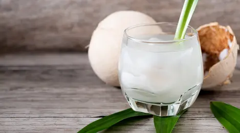 7 Manfaat Air Kelapa Muda Yang Baik Untuk Tubuh Dan Kulit Lifestyle Fimela Com