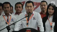 Ketum Partai Perindo Hary Tanoesoedibjo memberikan keterangan kepada awak media usai mendaftarkan bakal caleg ke KPU, Jakarta, Selasa (17/7). Perindo mendaftarkan sekitar 575 bakal calon legislatif untuk 80 dapil ke KPU. (Merdeka.com/Iqbal S. Nugroho)