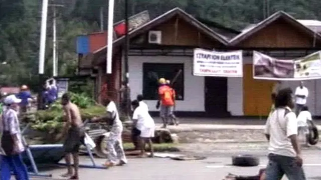 Warga Blokade Jalan, Manokwari Mencekam