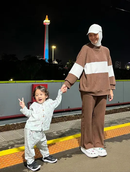 <p>[Instagram/zaskiadyamecca]</p>