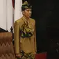 Presiden Joko Widodo dengan baju adat suku Sasak NTB menghadiri Sidang Bersama DPD-DPR di Kompleks Parlemen, Senayan, Jakarta, Jumat (16/8/2019). Setelah sidang tahunan MPR 2019 berakhir, agenda berlanjut ke sidang bersama DPD-DPR. (Liputan6.com/Johan Tallo)