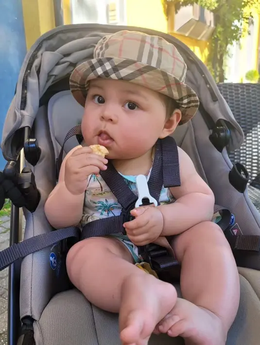 <p>Yang tidak kalah mencuri perhatian adalah baby Nova. Ya, anak pertama Gracia pipinya makin gemoy dan membuat banyak warganet makin gemas. [Instagram/graciaz14]</p>