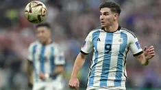 Piala Dunia 2022 yang telah usai dan diikuti oleh para pemain terbaik dari seluruh liga-liga di dunia telah mencatatkan beberapa rekor menarik untuk dicermati. Gelar top skor memang telah menjadi milik striker Prancis Kylian Mbappe yang berlaga di Liga Prancis bersama PSG. Sementara untuk perwakilan para pemain yang berlaga di Liga Inggris, tercatat ada beberapa pemain dengan jumlah gol terbanyak. Berikut daftar empat besarnya. (AFP/Juan Mabromata)