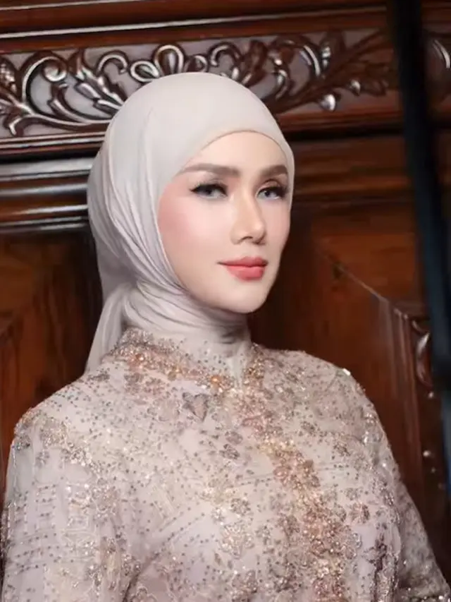 9 Gaya Maia Estianty dan Mulan Jameela di Pengajian Pernikahan El Rumi, Memukau