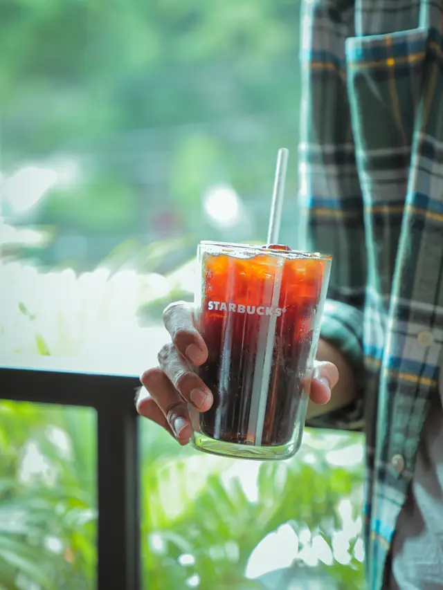 Sedotan Kertas Gencar Digunakan untuk Wujudkan Minum Kopi yang Ramah Lingkungan