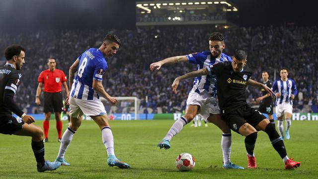 FOTO: Lazio Tumbang di Kandang Porto