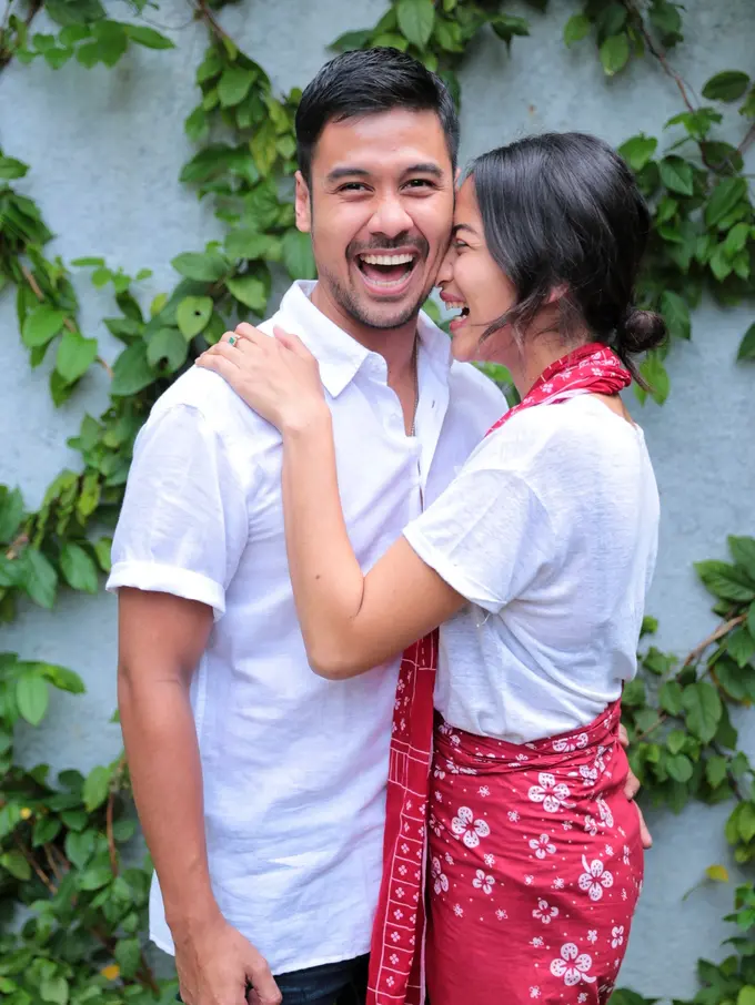 [Bintang] Chicco Jerikho dan Putri Marino
