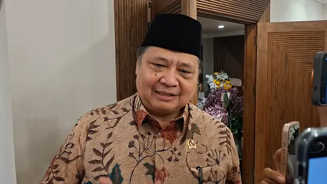 Menteri Koordinator Bidang Perekonomian, Airlangga Hartarto saat ditemui di kediamannya, Sabtu (21/3/2026). (Foto: Liputan6.com/Arief RH)
