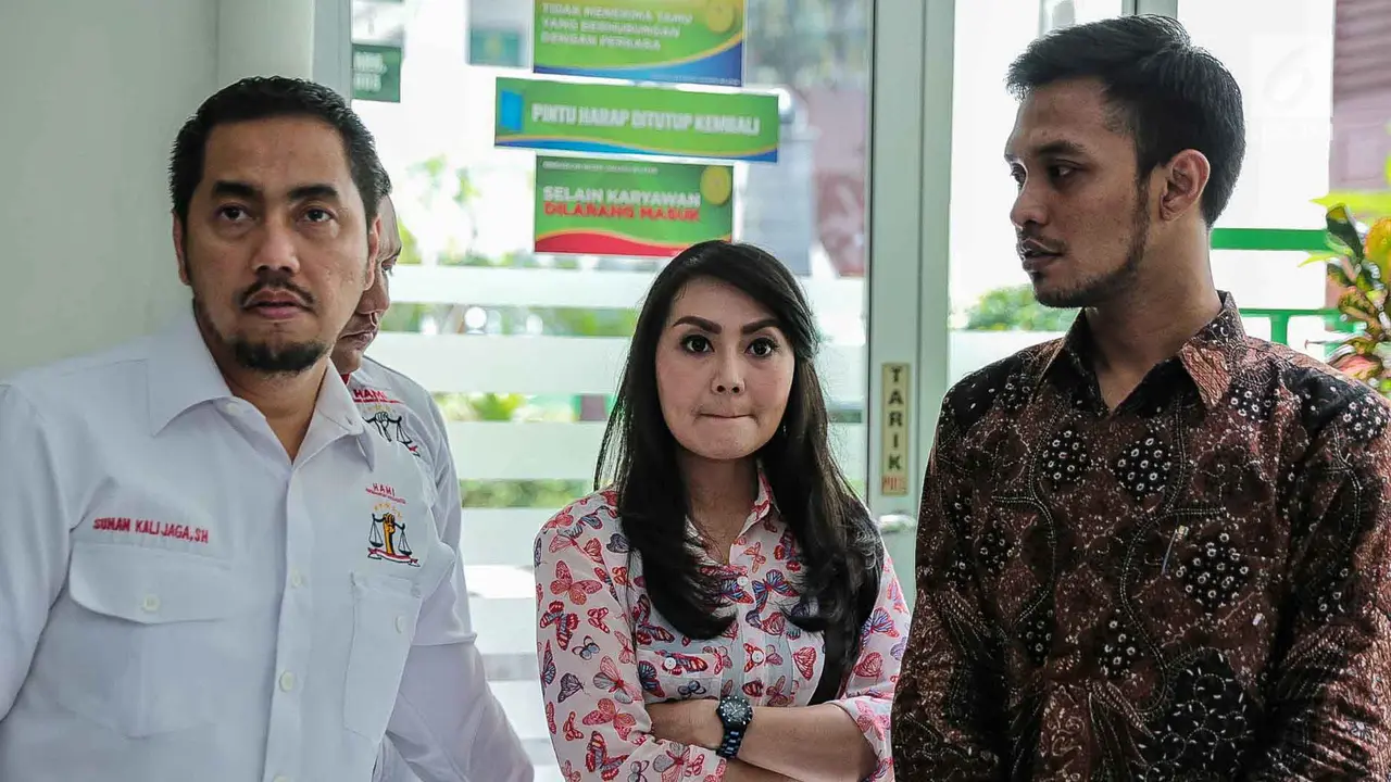 Selesaikan Hak Asuh Anak, Sandy Tumiwa - Tessa Kaunang Jalani Mediasi