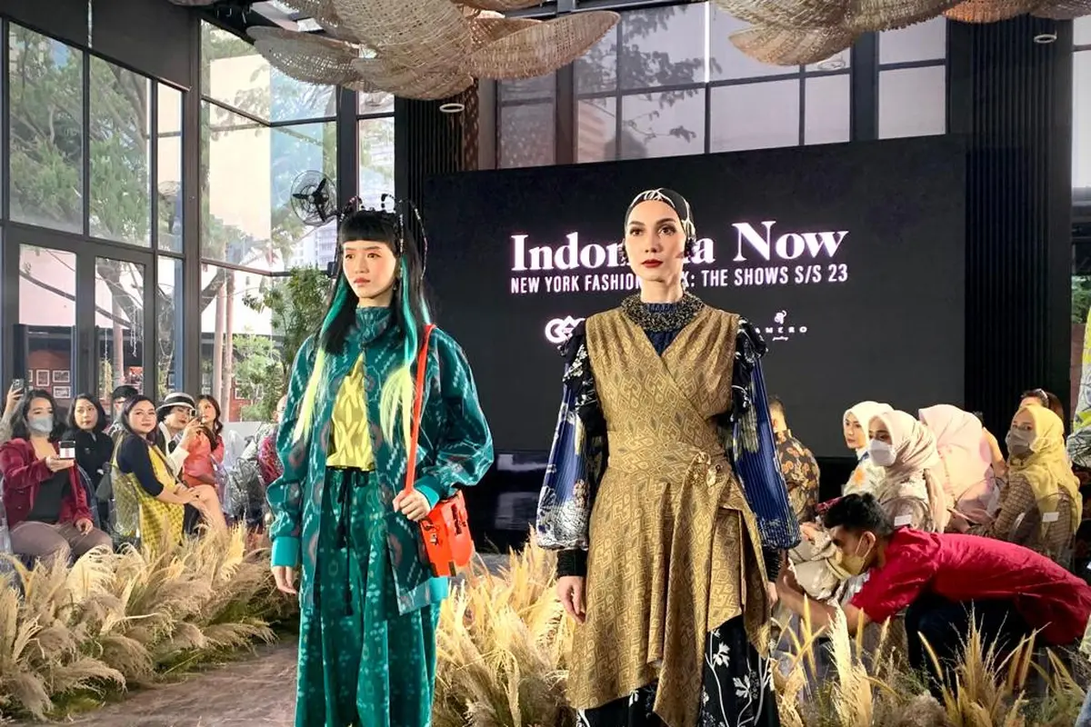 6 Desainer Indonesia Bakal Unjuk Gigi di New York Fashion Week, Bawakan Kekayaan Kriya Nusantara
