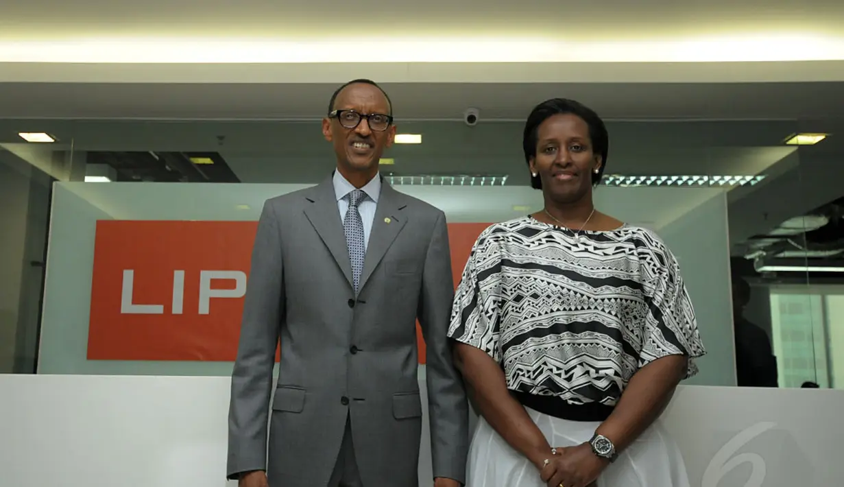 Presiden Rwanda, Paul Kagame beserta ibu negara berkesempatan berkunjung ke redaksi Liputan6.com, Jakarta, Jumat (31/10/2014). (Liputan6.com/Helmi Fithriansyah)