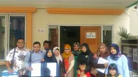 Para orangtua yang membela dan memint dr Indra tersangka kasus vaksin palsu (Liputan6.com/Nanda)