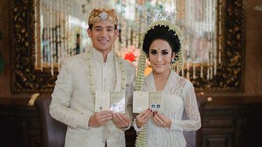 8 Pernikahan Artis Indonesia Yang Menggunakan Adat Sunda News Entertainment Fimela Com
